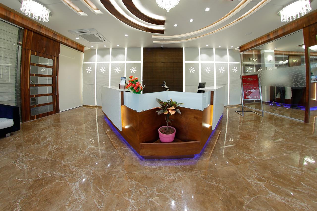 Hotel Luxura Godhra Exterior photo