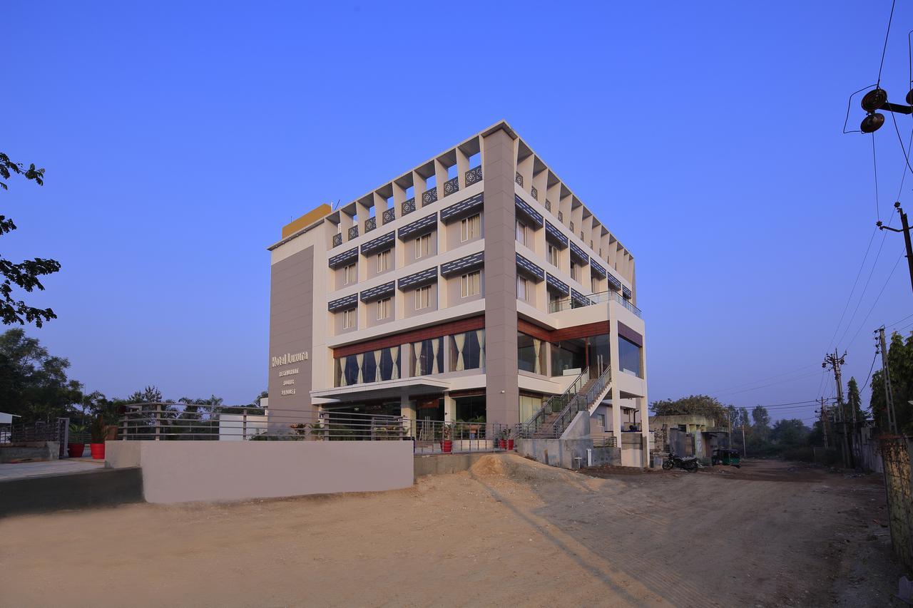 Hotel Luxura Godhra Exterior photo